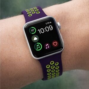 NWOT Apple Watch sports band (38/40)